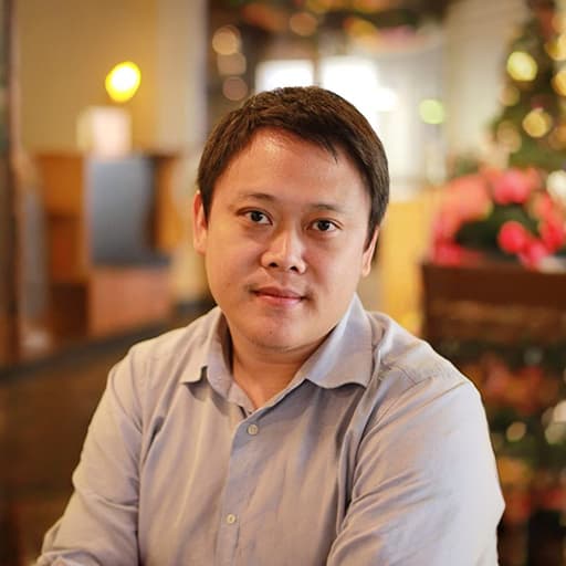 คุณนพพล วรรณเพ็ญสกุล